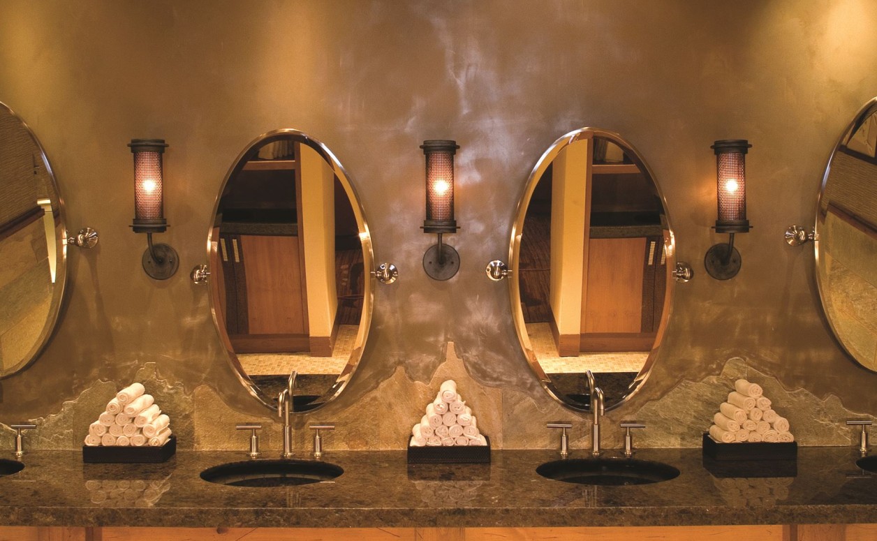 Luxury bathrooms at The Golf Club, just another perk for homeowners of the luxury Dove Mountain homes at The Ritz-Carlton Residences.