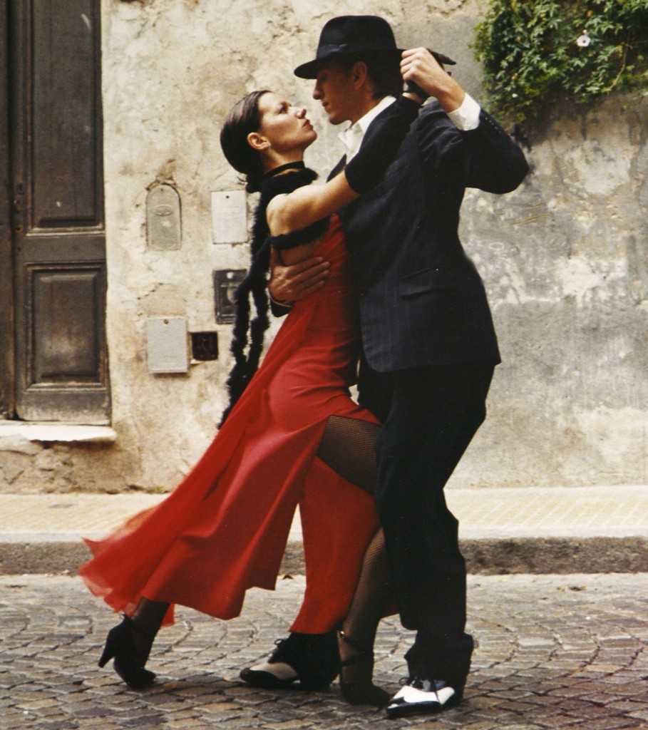 Man and woman tango. Learn the best places for dance lessons in Tucson